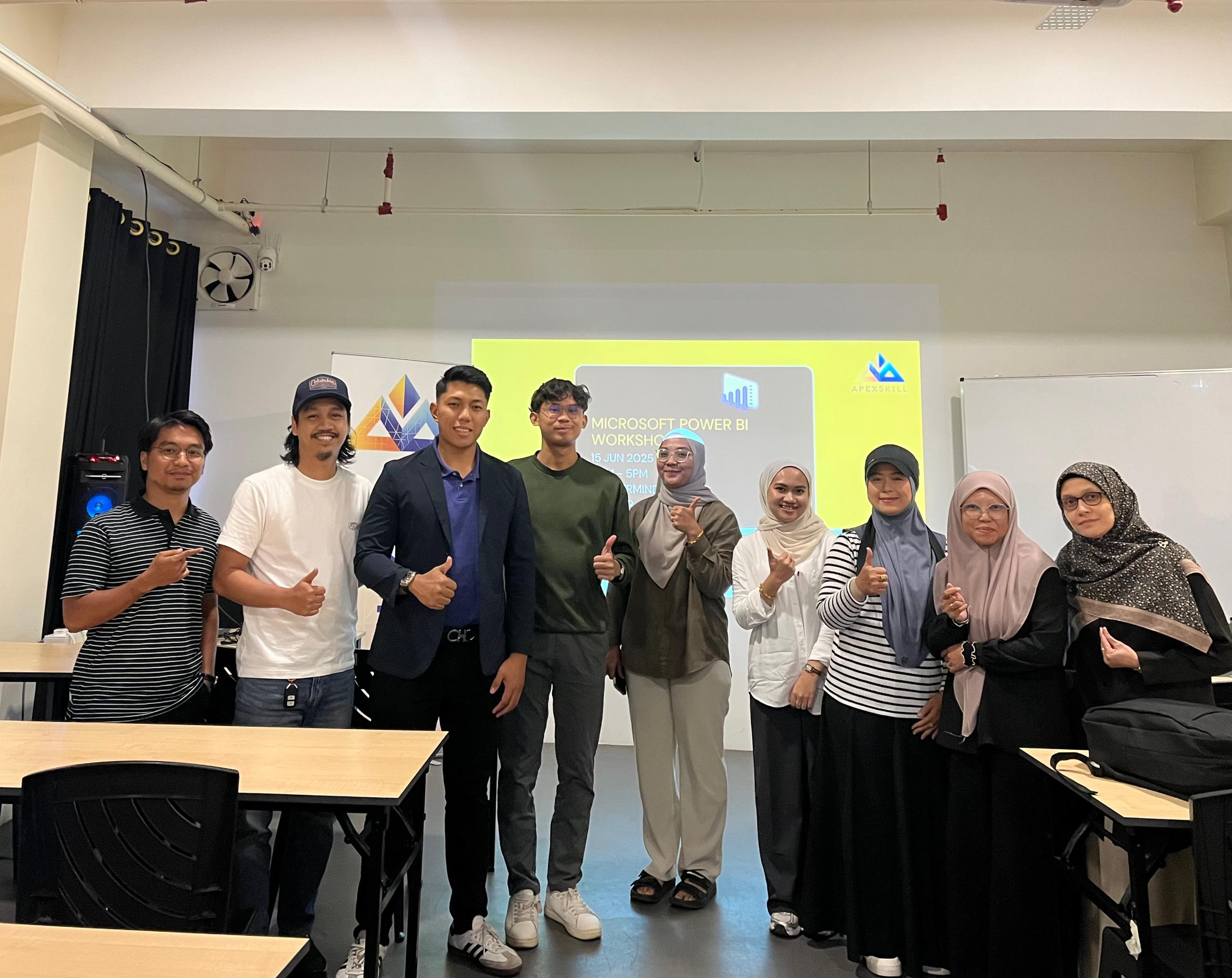 Corporate workshop with professionals learning digital tools